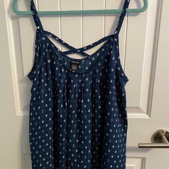 ❌SOLD❌ NAVY PLEATED GEORGETTE SWING CAMI - Picture 7 of 7